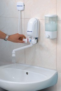 Calentador de agua Dafi sobre lavabo en batchroom